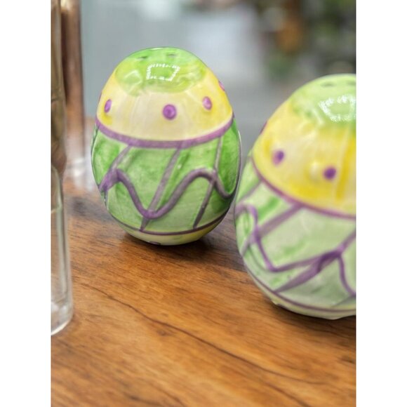 Easter Egg Shape Salt and Pepper Shakers 2 1/2" unused - Picture 2 of 5
